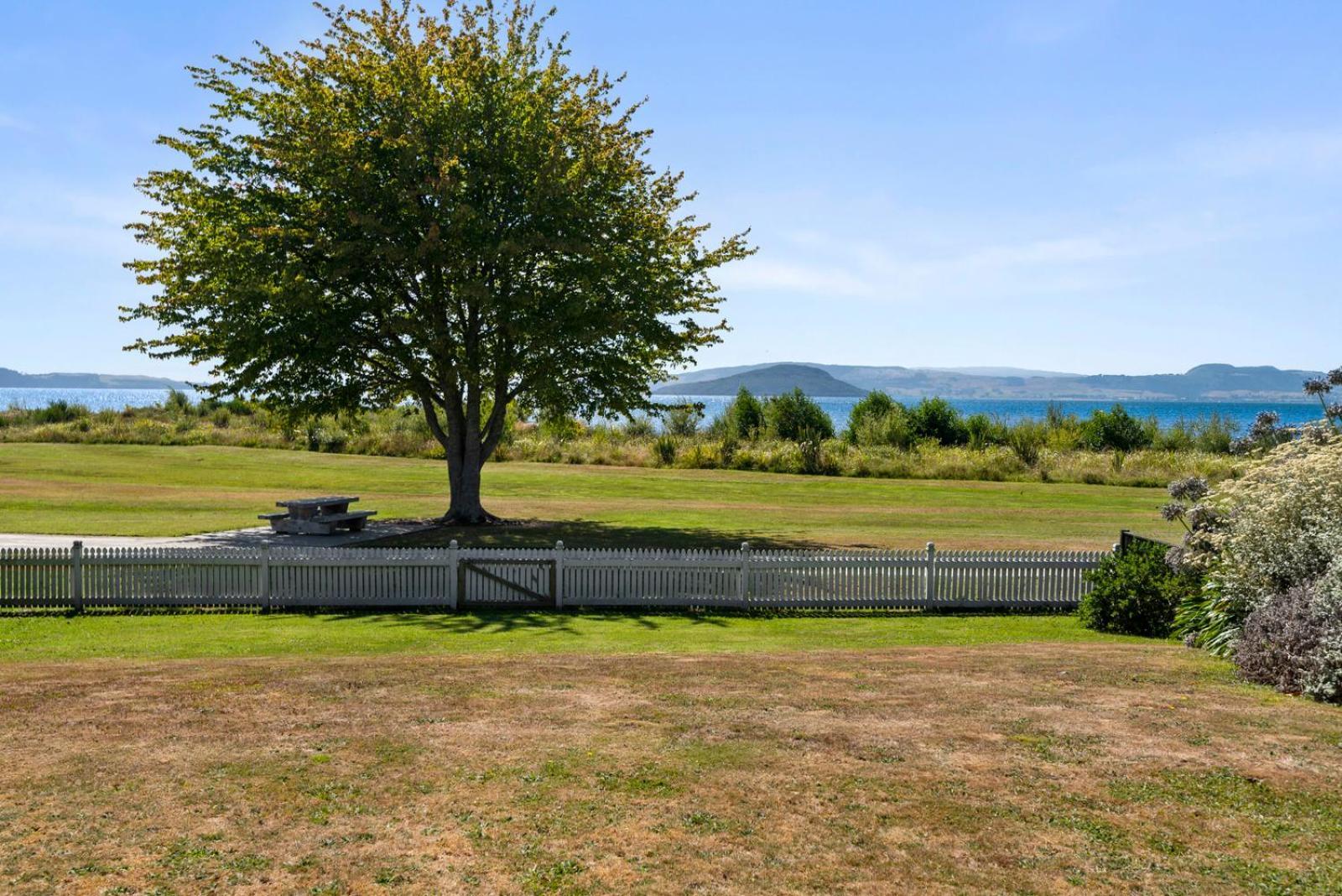 Ngongotaha Lakeside Home Rotorua Exterior foto